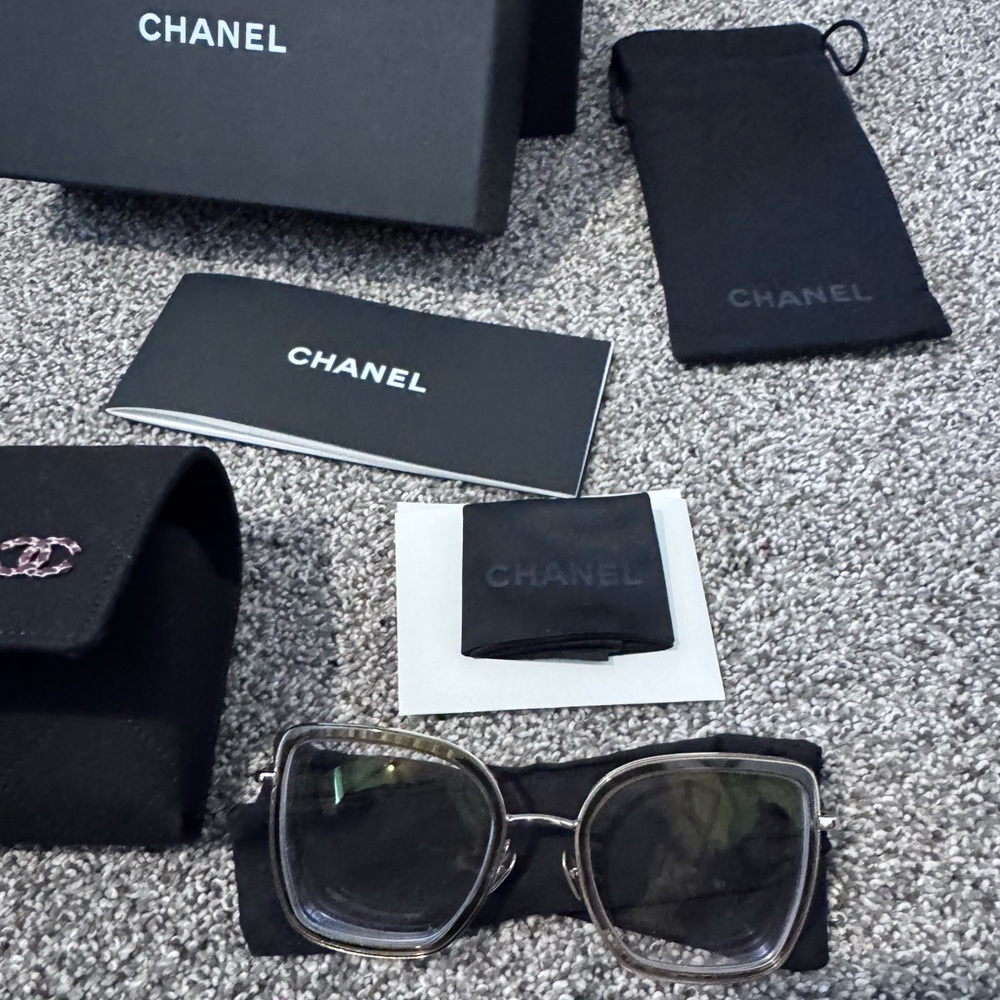LIKE NEW๐CHANEL GLASSES W/CRISTAL LENSES - Picture 2 of 16